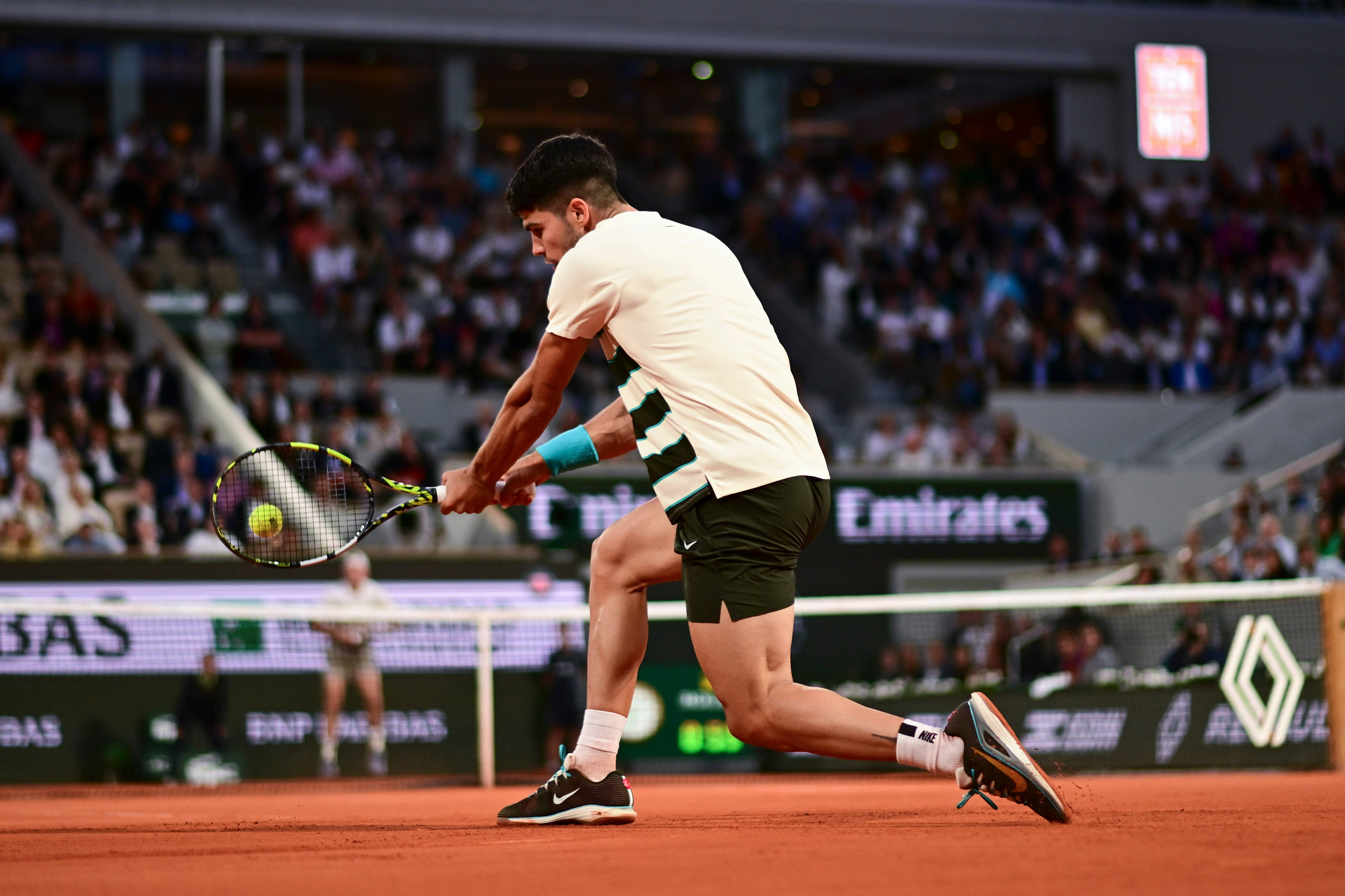 意大利网球队横扫英国网球队，阿尔卡拉斯制霸全场