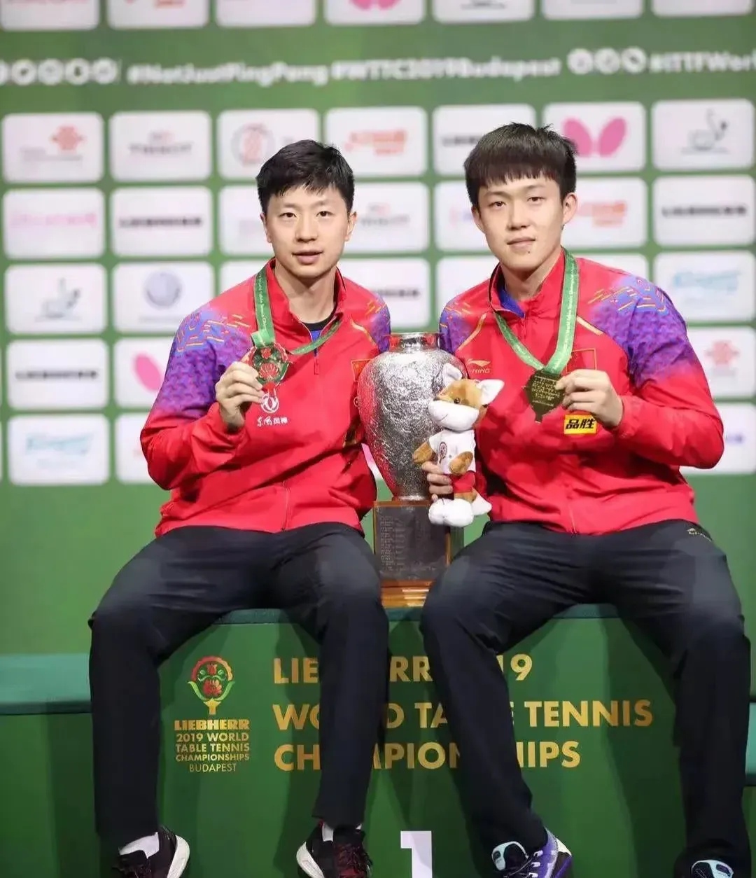 中国乒乓球队强势英国乒乓球队，马龙送出助攻的简单介绍