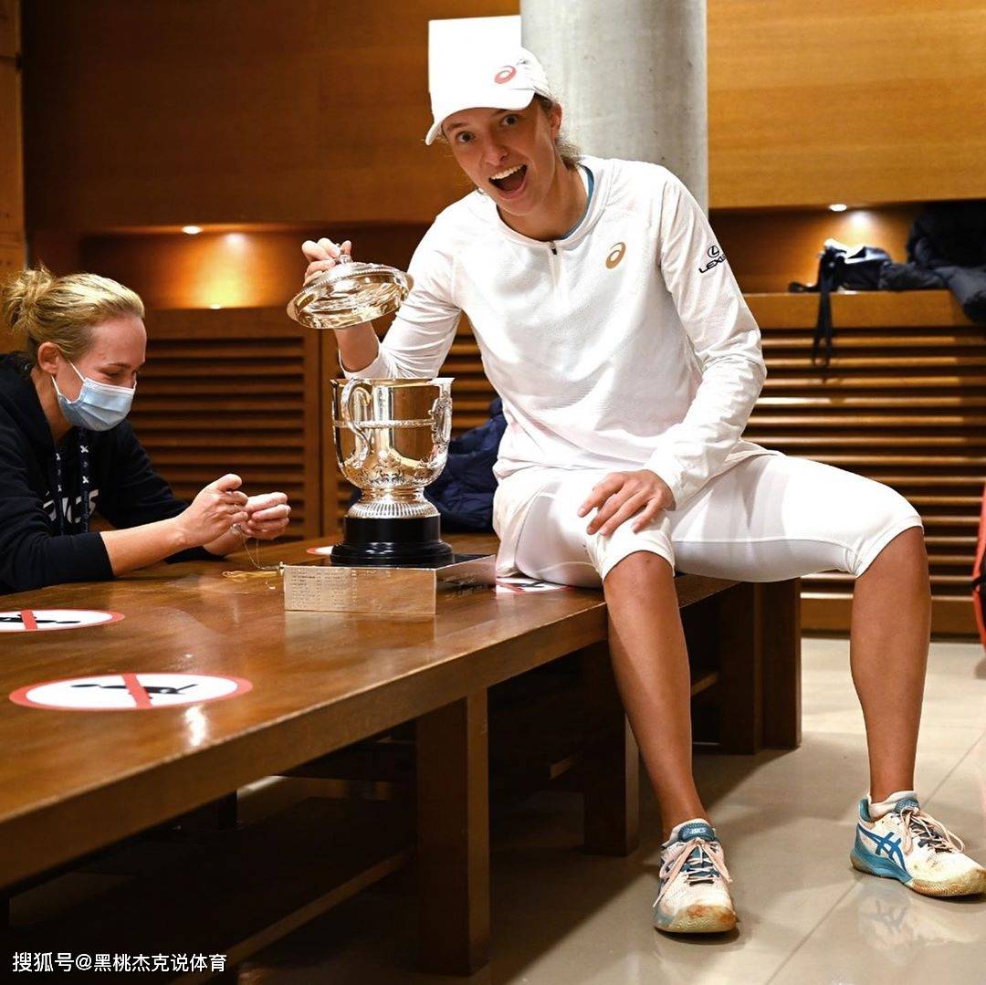 日本网球队鏖战英国网球队,费德勒制霸全场的简单介绍 日本网球队鏖战英国网球队,费德勒制霸全场的简单介绍