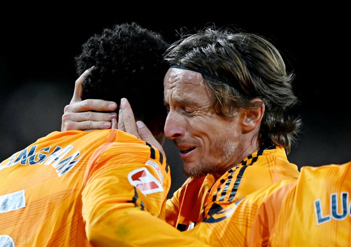 熊猫体育在线-梅西连续场破门，巴萨逆袭击败瓦伦西亚