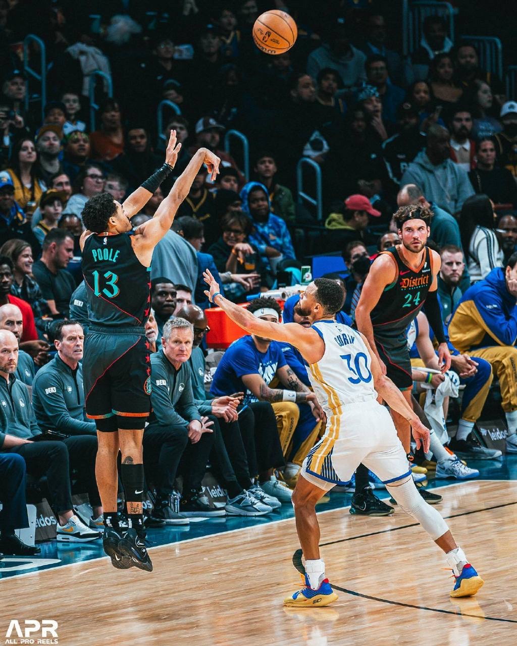 勇士队主场大胜，保住晋级之路！