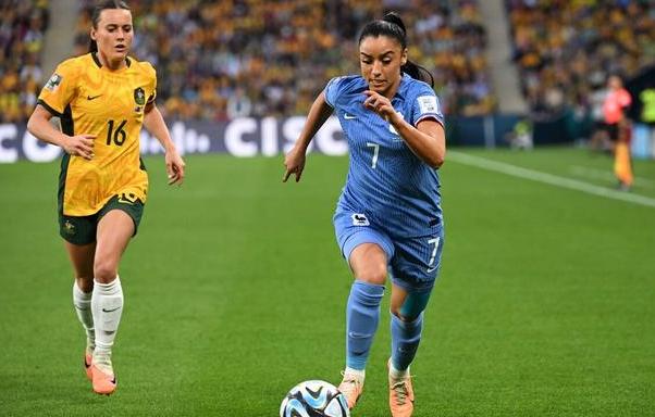 法国女足队获得友谊赛胜利，助力备战世界杯