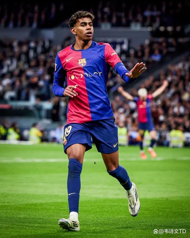 足球明星被曝出新恋情，备受瞩目