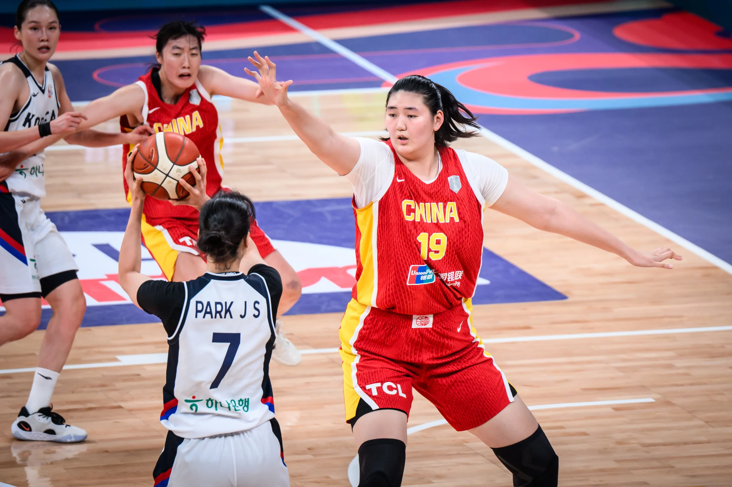 中国熊猫体育-亚洲杯小组赛：韩国队惊险晋级