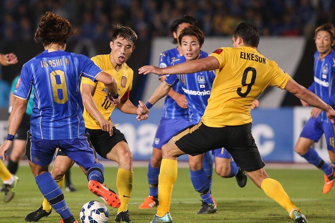 日本中场球员在比赛中表现优异 日本中场球员在比赛中表现优异