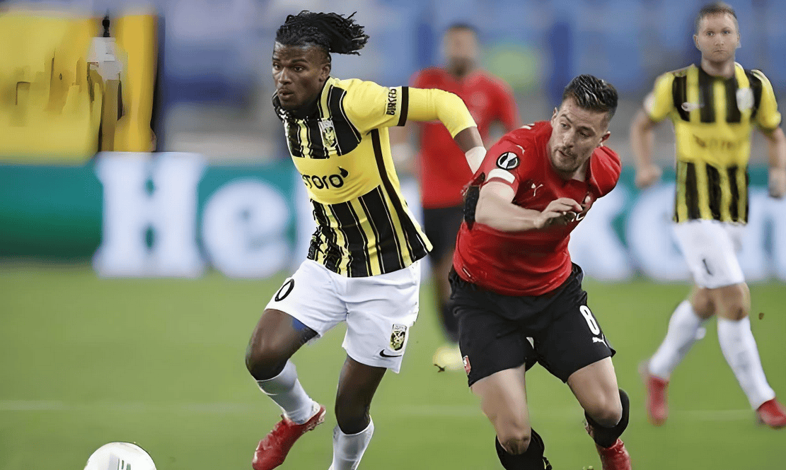 阿贾克斯队在比赛中全力以赴 阿贾克斯队在比赛中全力以赴