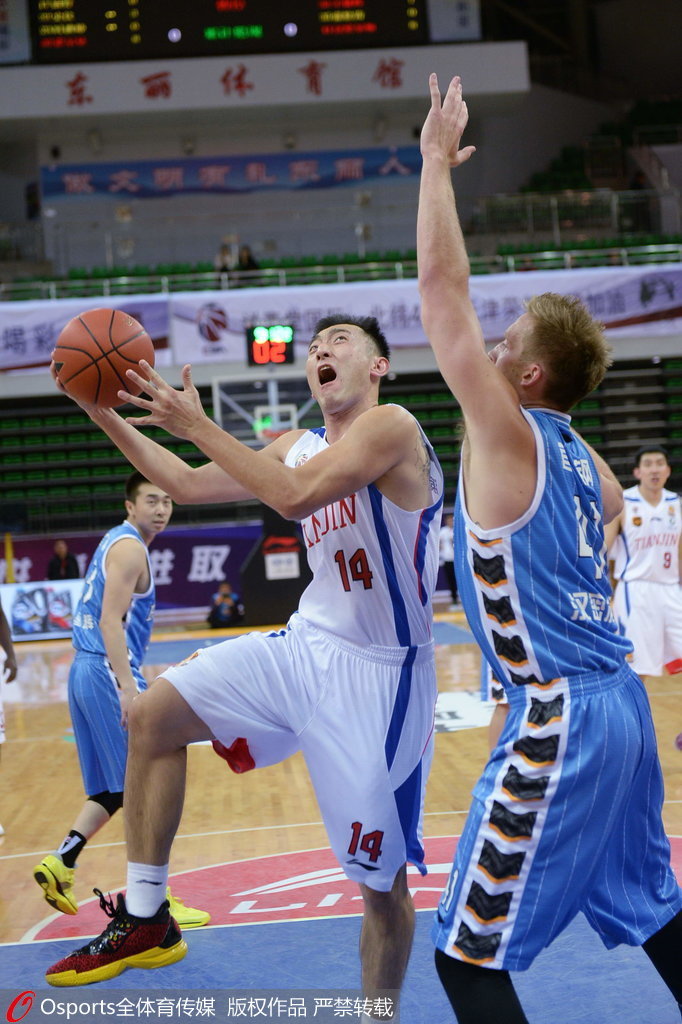 包含索伯车队鏖战红牛二队，汉密尔顿状态火热的词条