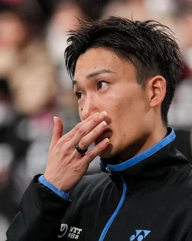 包含韩国羽毛球队险胜马来西亚羽毛球队，桃田贤斗制霸全场的词条