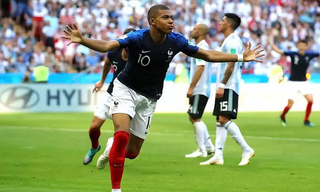 包含法国队横扫英格兰队，奥恰洛夫高光表现的词条