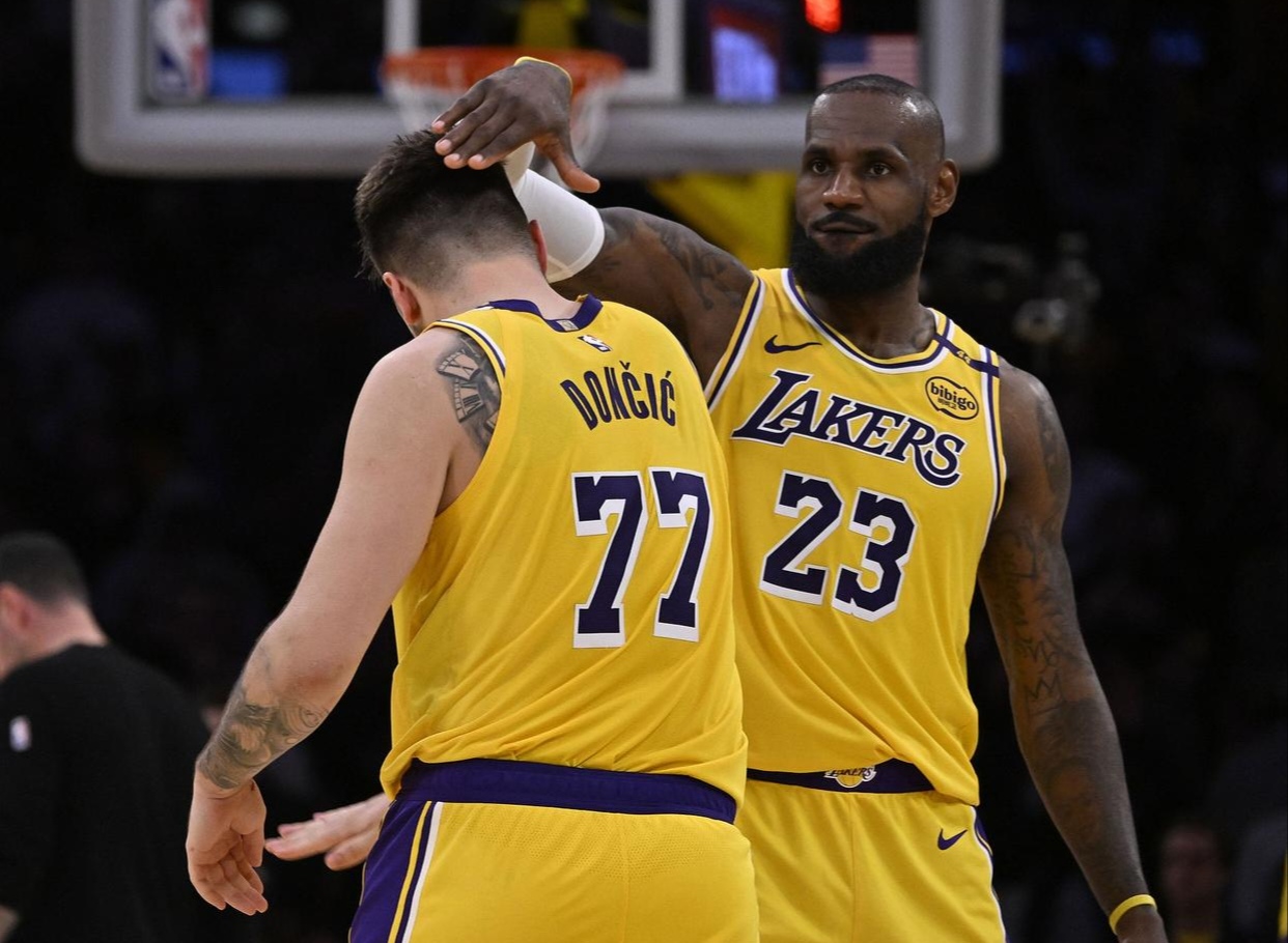 青岛队险胜凯尔特人，詹姆斯关键制胜