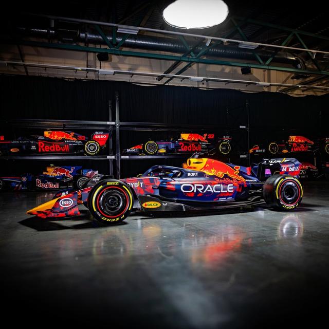 哈斯车队力克梅赛德斯，汉密尔顿刷新纪录的简单介绍