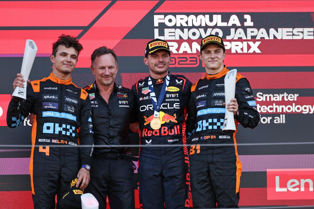 包含红牛车队鏖战阿斯顿马丁，维斯塔潘带队取胜的词条