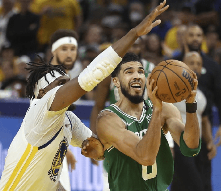 包含丹麦险胜AC米兰，费兰·托雷斯绝境逆转的词条