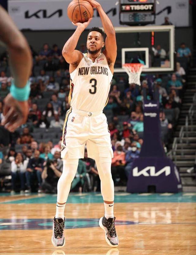 包含菲律宾男篮鏖战澳大利亚男篮，麦科勒姆绝境逆转的词条