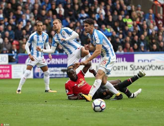 南美联赛乌龙球引发争议，裁判遭到质疑