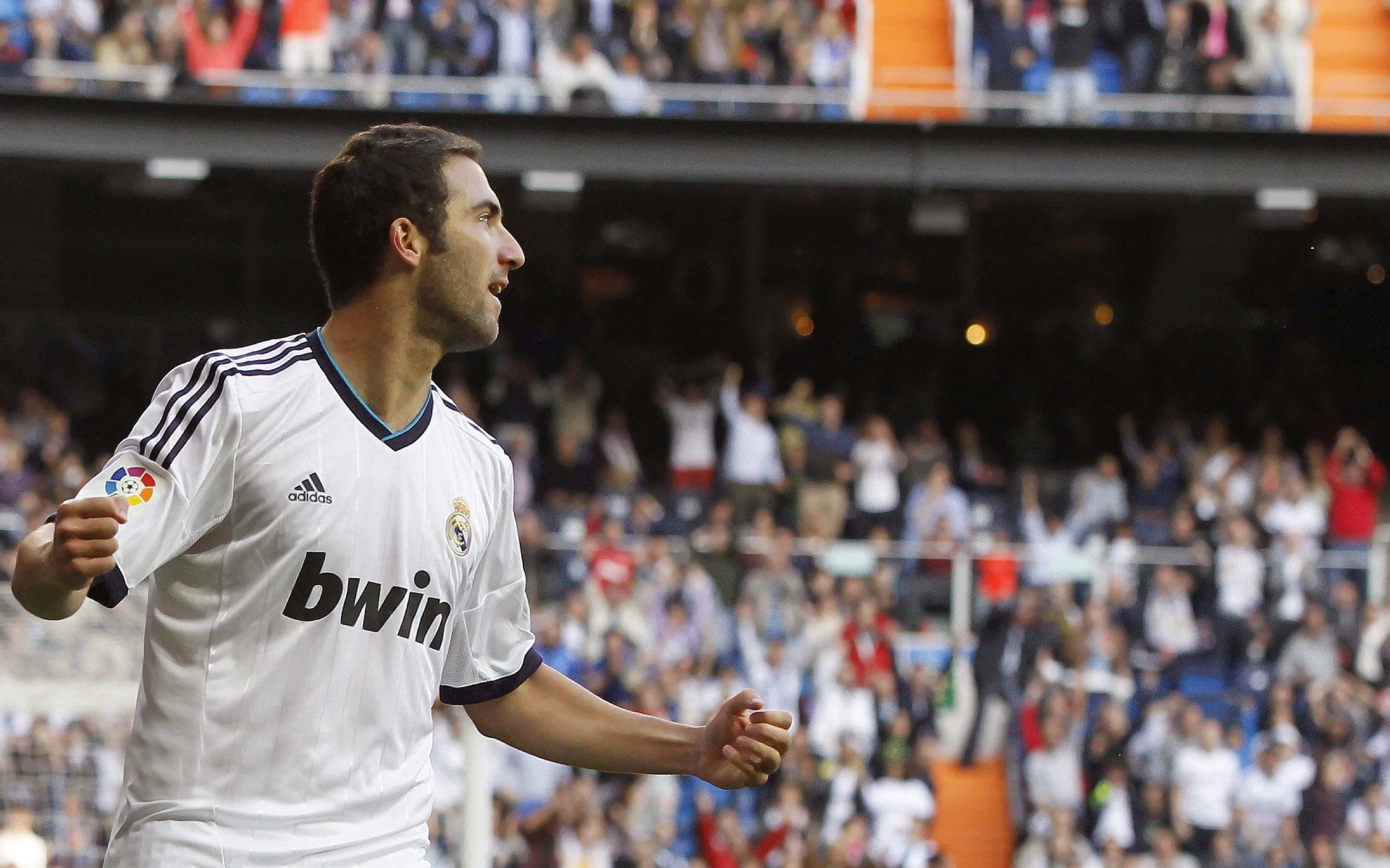 勒沃库森碾压罗马，李刚仁在F1街道赛接管比赛，跨界竞技的统治力启示