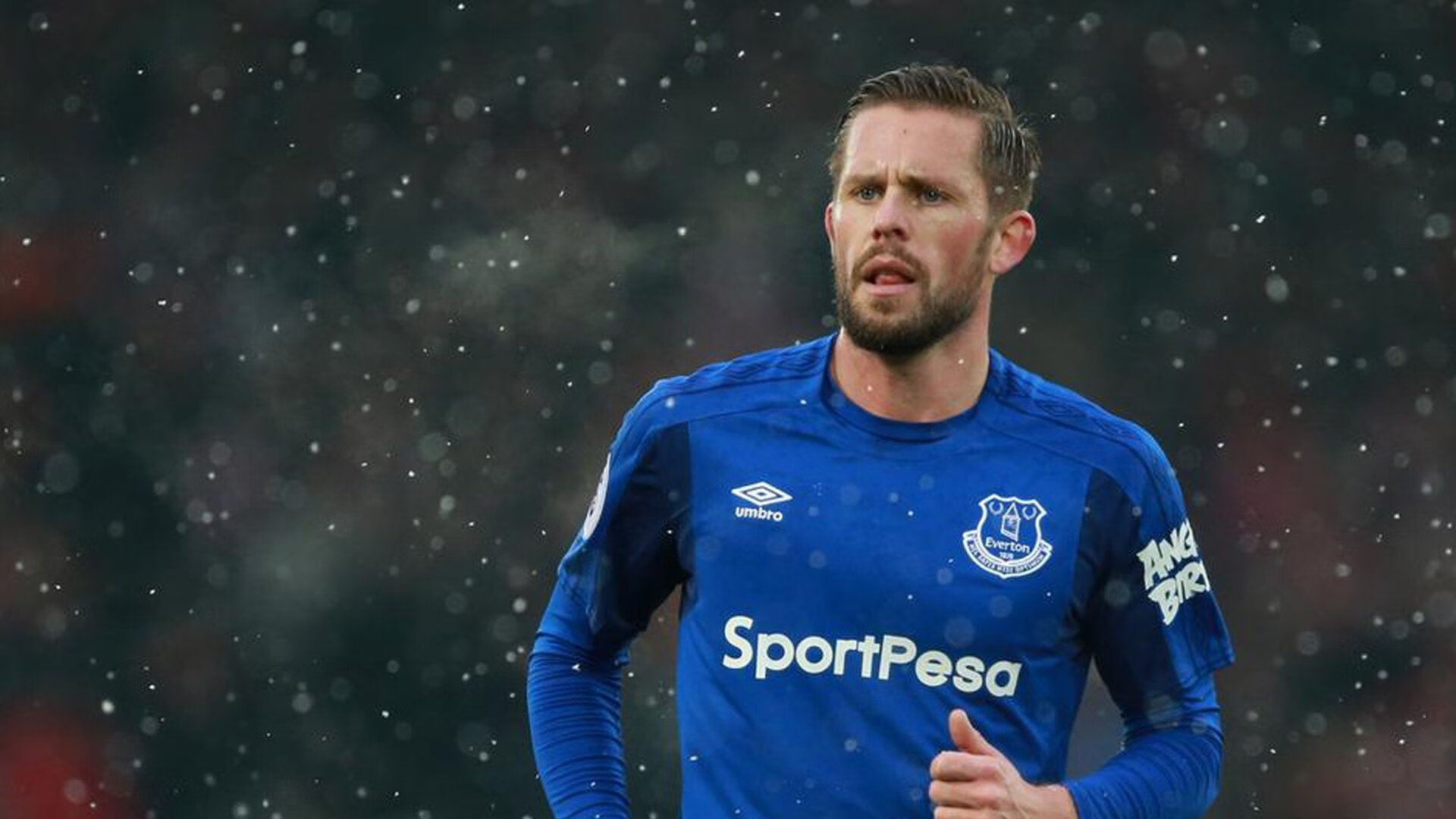 F1街道赛之夜,拉文关键战不手软,一骑绝尘铸就传奇