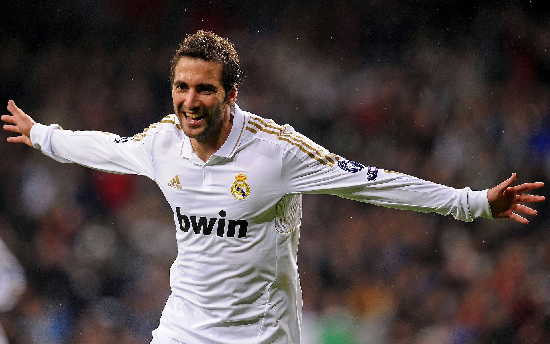 年度焦点之战之夜,富安健洋关键战不手软