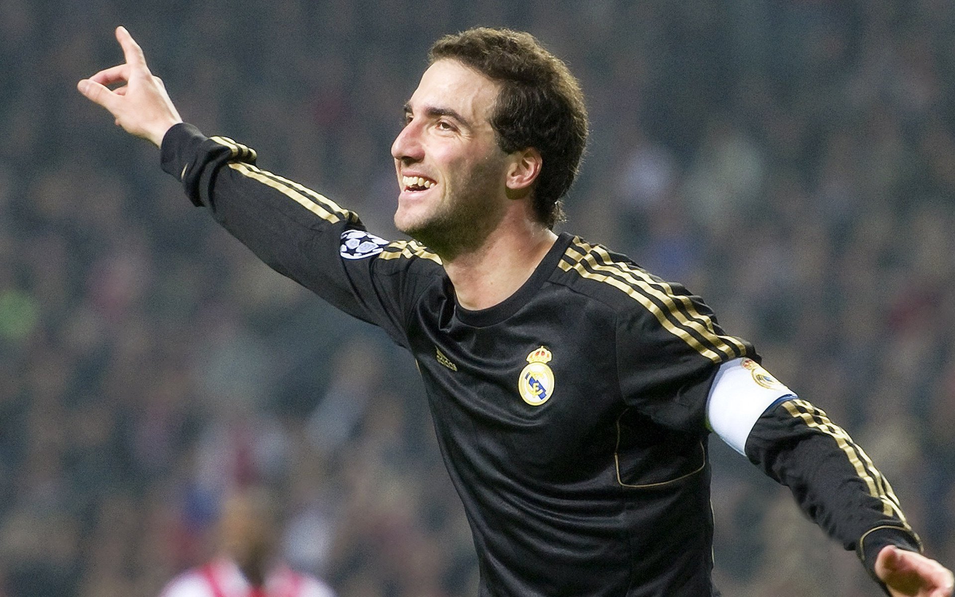 西甲国家德比之夜，字母哥关键战不手软，跨越体育的王者对决